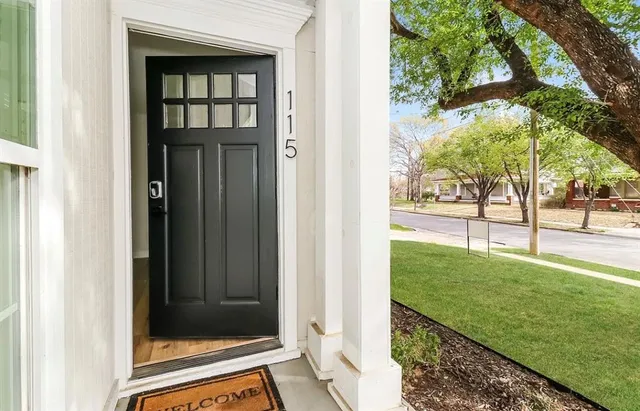 $1,499 | 425 North Rosemont Avenue, Unit 115, Dallas, TX 75208