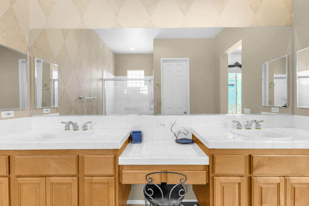 78079 Calle Norte La Quinta, CA 92253 - Photo 28 of 51 a bathroom with a sink and a mirror