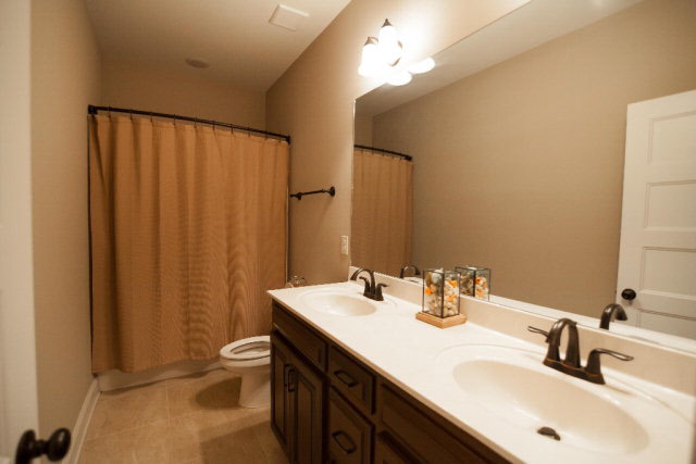 8674 Rosedown Lane Daphne, AL 36526 - Photo 17 of 24 Guest Bath