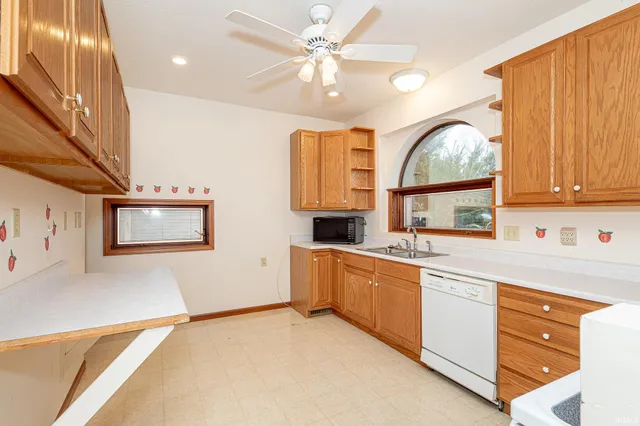 $669,900 | 8241 East Wade Lane, North Webster, IN 46555