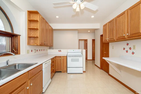 $629,900 | 8241 East Wade Lane, North Webster, IN 46555