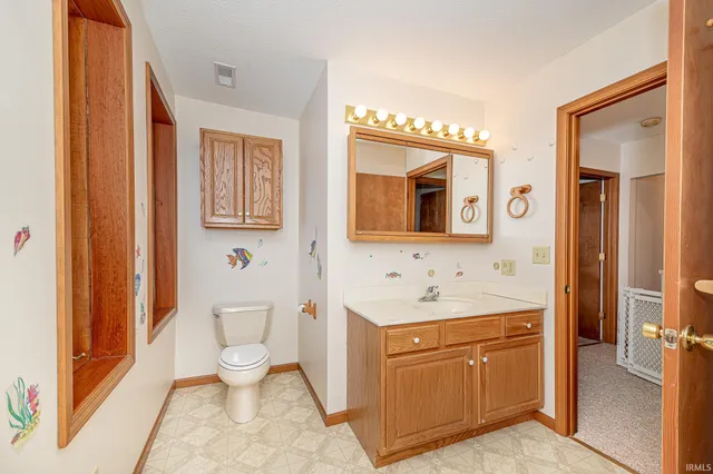 $669,900 | 8241 East Wade Lane, North Webster, IN 46555