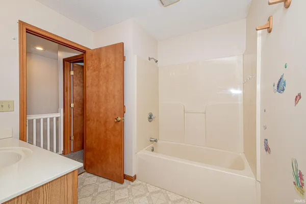 $629,900 | 8241 East Wade Lane, North Webster, IN 46555
