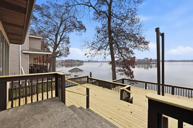 $669,900 | 8241 East Wade Lane, North Webster, IN 46555