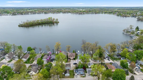 $629,900 | 8241 East Wade Lane, North Webster, IN 46555
