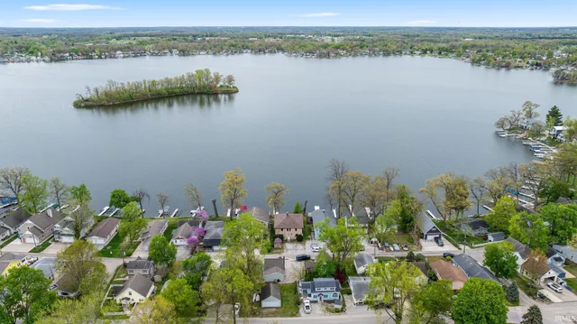 $669,900 | 8241 East Wade Lane, North Webster, IN 46555