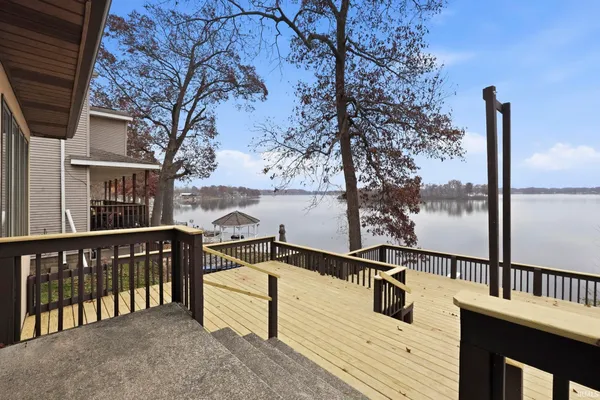 $629,900 | 8241 East Wade Lane, North Webster, IN 46555