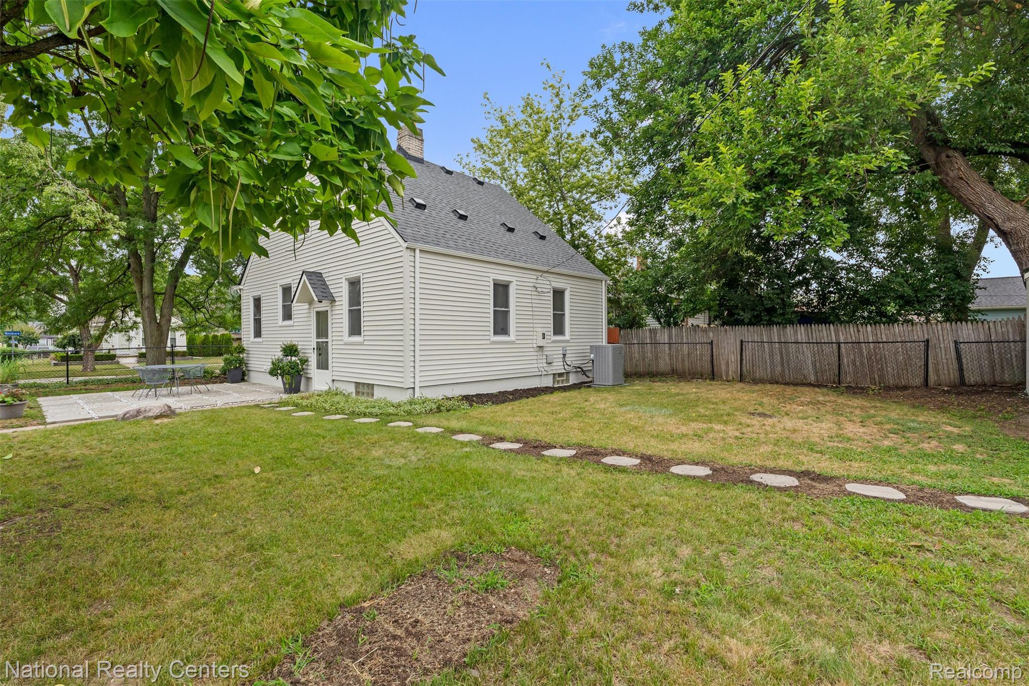 2616 Kenmore Road Berkley, MI 48072 - Photo 31 of 39 Kenmore-11.jpg