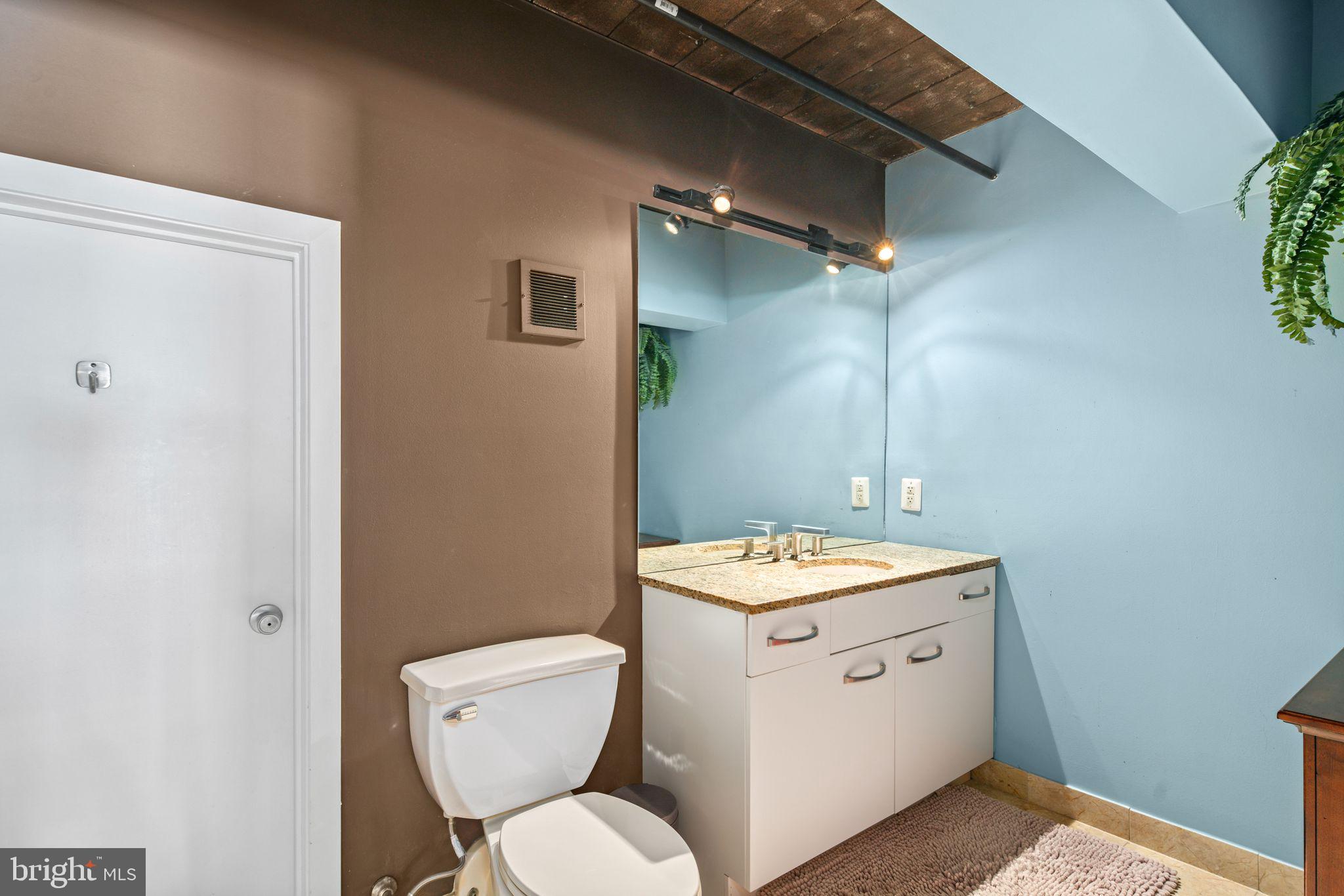 1027 Arch Street, Unit 307 Philadelphia, PA 19107 - Photo 26 of 29