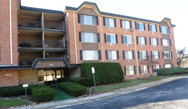 1106 South New Wilke Road, Unit 109 Arlington Heights, IL 60005 - Photo 1 of 15