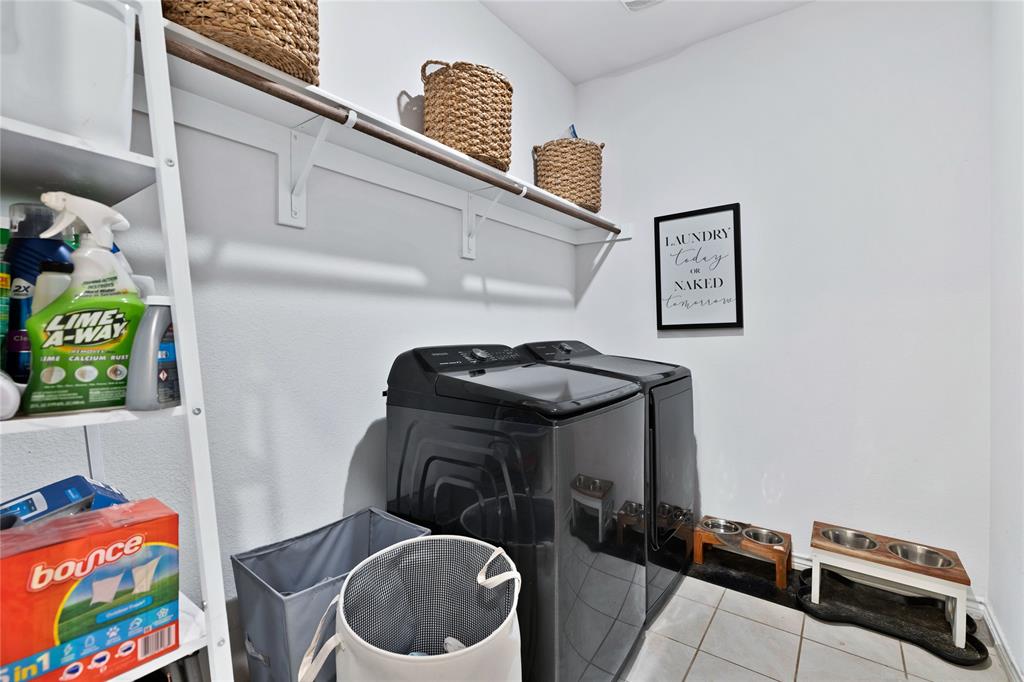 717 Rawhide Way Princeton, TX 75407 - Photo 13 of 31 a bathroom with a toilet and a sink