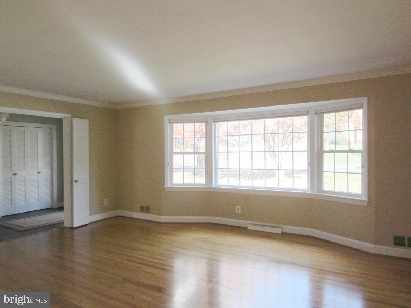 7325 Churchill Road McLean, VA 22101 - Photo 2 of 30 Living Room