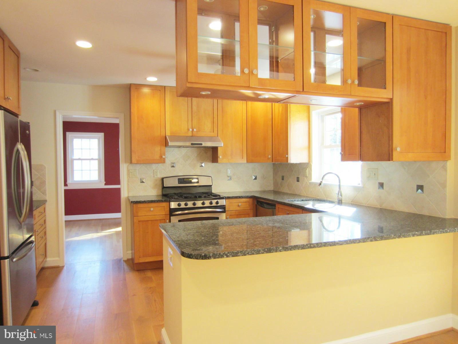 7325 Churchill Road McLean, VA 22101 - Photo 4 of 30 Kitchen