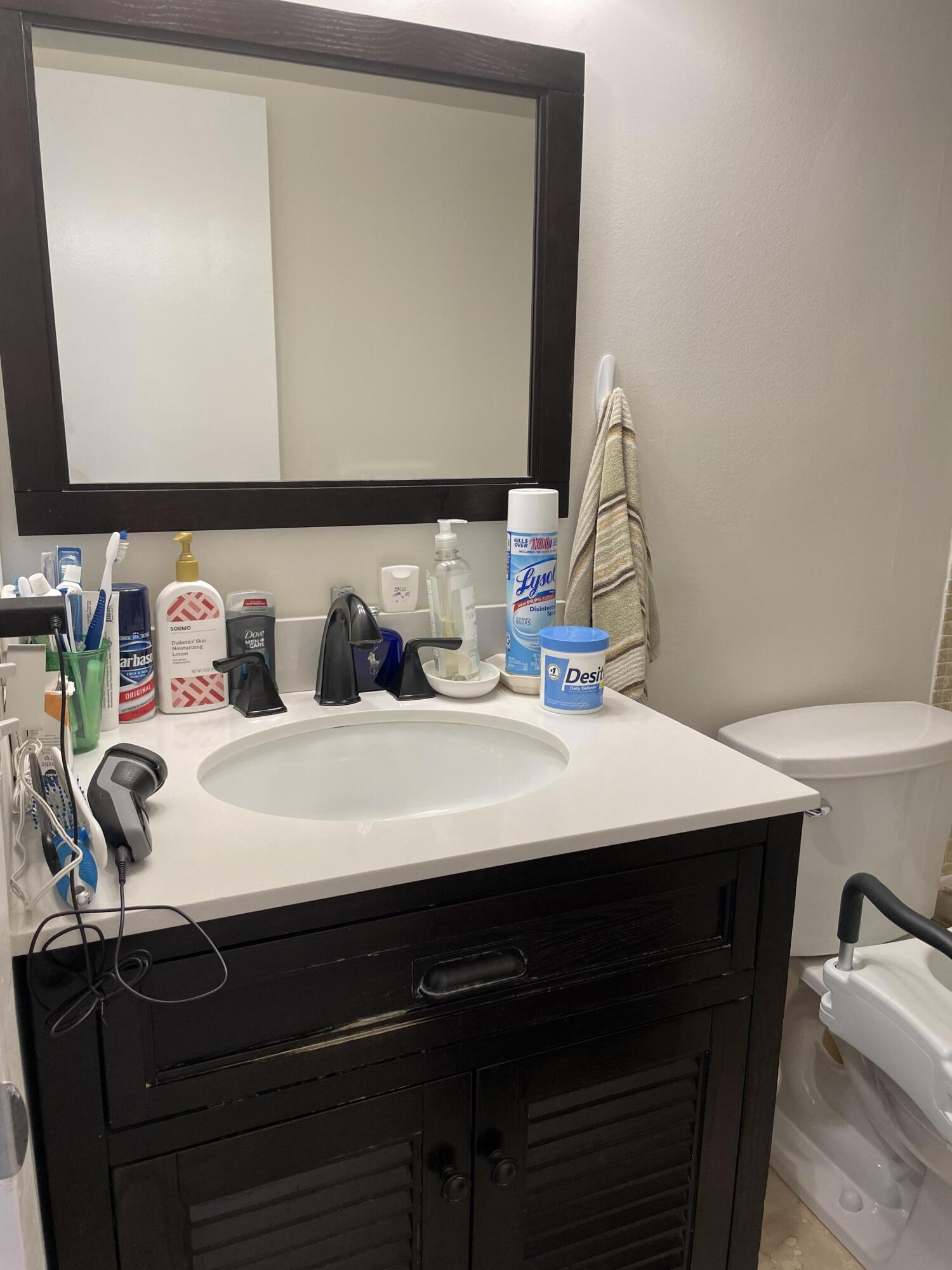 22 Brighton A, Unit 22A Boca Raton, FL 33434 - Photo 11 of 14 Bathroom