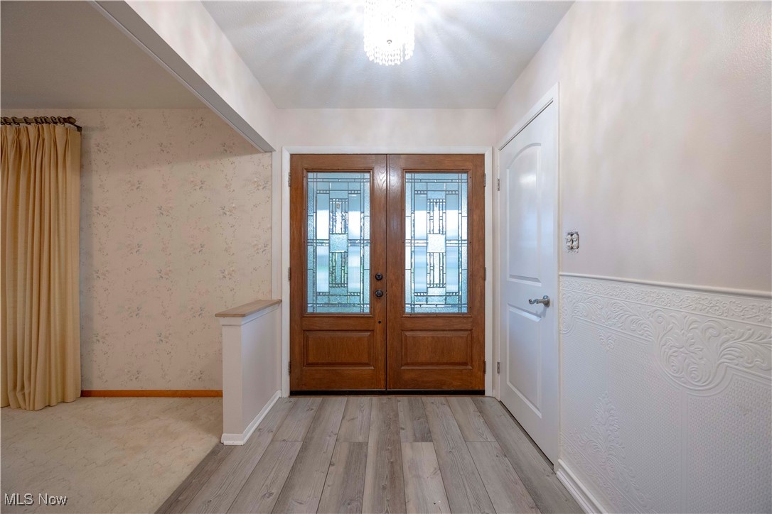 6536 Elmdale Road Cleveland, OH 44130 - Photo 5 of 34