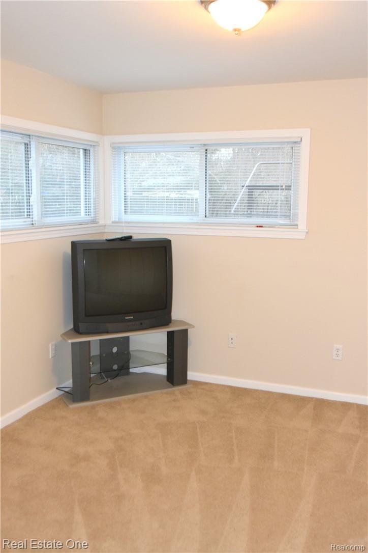 3185 Gerald Avenue Rochester, MI 48307 - Photo 17 of 27 13.JPG