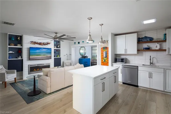 $2,200 | 4171 Lakewood Boulevard, Unit E25, Naples, FL 34112