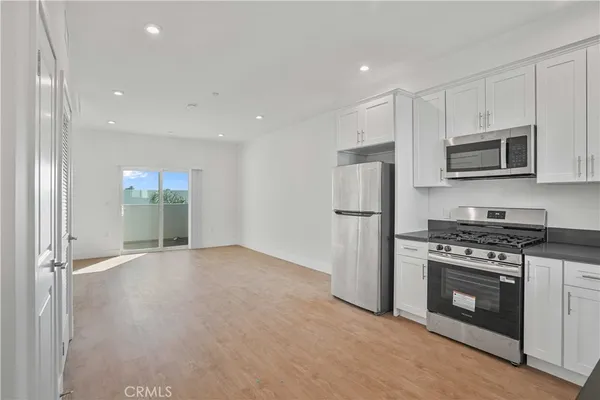$2,440 | 8750 Sepulveda Boulevard, Unit 406, North Hills, CA 91343