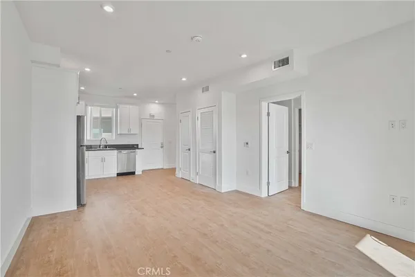 $2,440 | 8750 Sepulveda Boulevard, Unit 406, North Hills, CA 91343