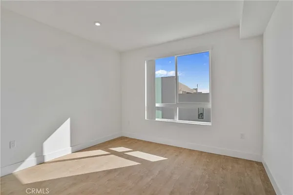 $2,440 | 8750 Sepulveda Boulevard, Unit 406, North Hills, CA 91343