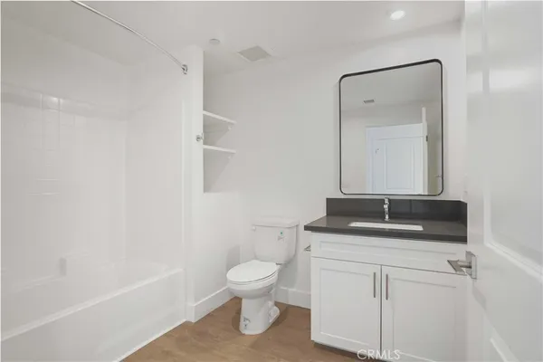 $2,440 | 8750 Sepulveda Boulevard, Unit 406, North Hills, CA 91343