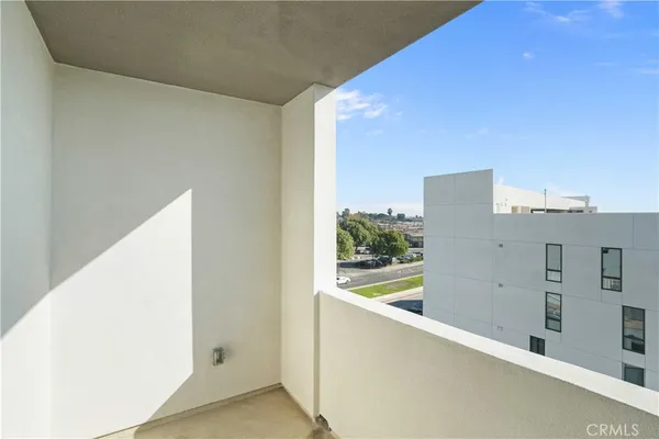 $2,440 | 8750 Sepulveda Boulevard, Unit 406, North Hills, CA 91343