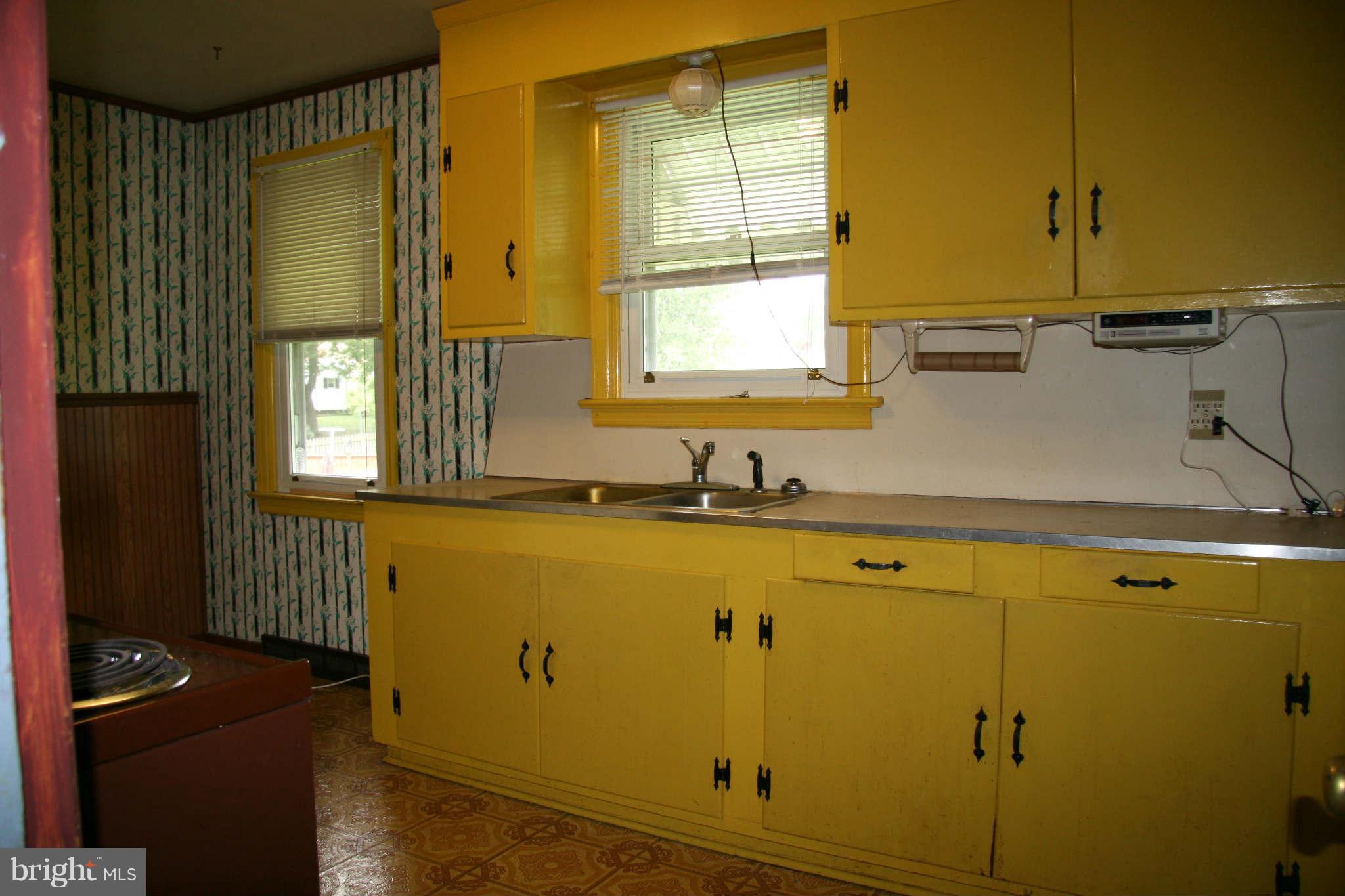 361 Nottingham Road Hagerstown, MD 21740 - Photo 15 of 16 a bathroom with a sink and a window
