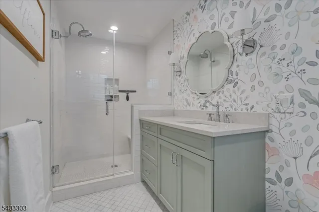 a black and white photo of a picture