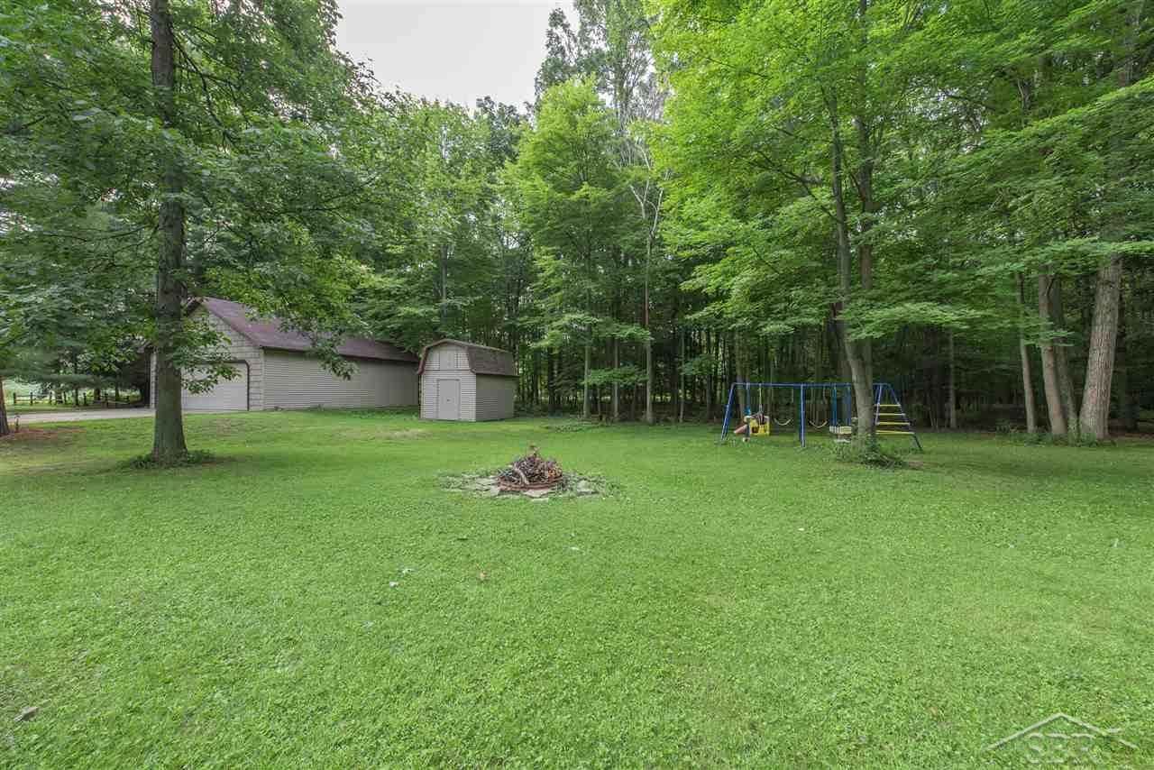 3201 Pomranky Road Midland, MI 48640 - Photo 27 of 29 Another view of the huge yard with the detached garage in the distance.
