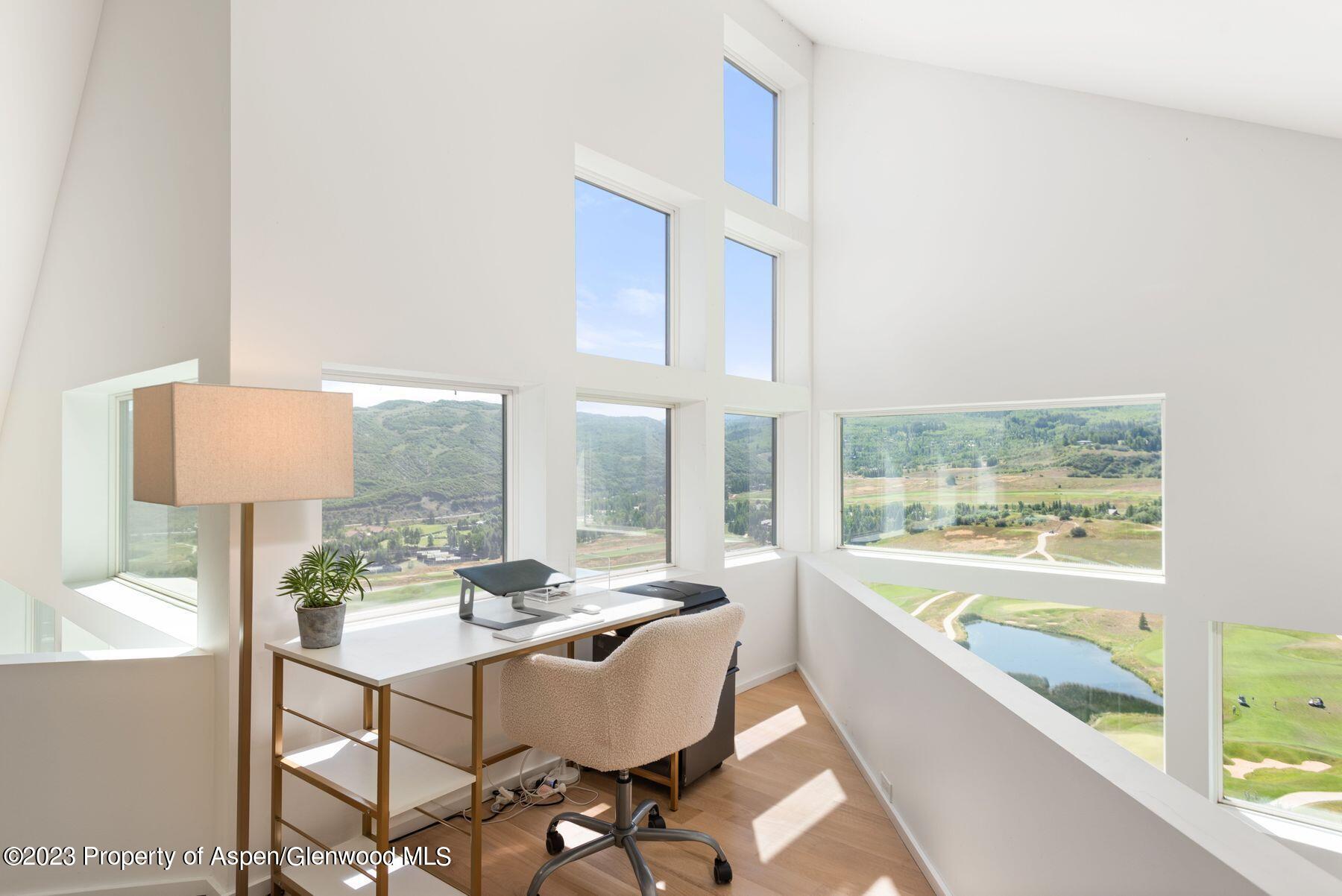 61 Oak Ridge Road Snowmass Village, CO 81615 - Photo 29 of 48 a dining room with furniture and a bath tub