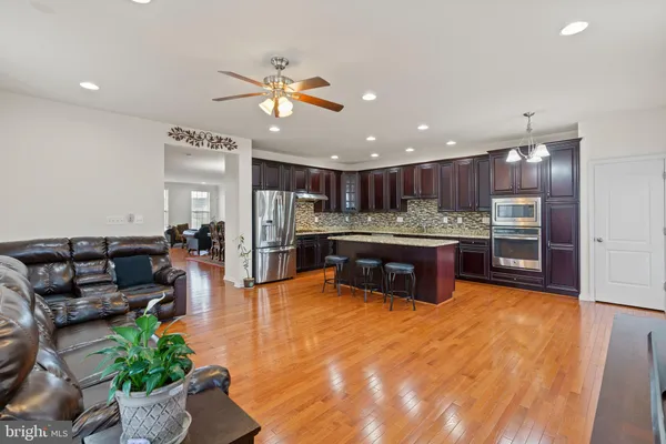 $3,650 | 43163 Mitcham Square, Ashburn, VA 20148