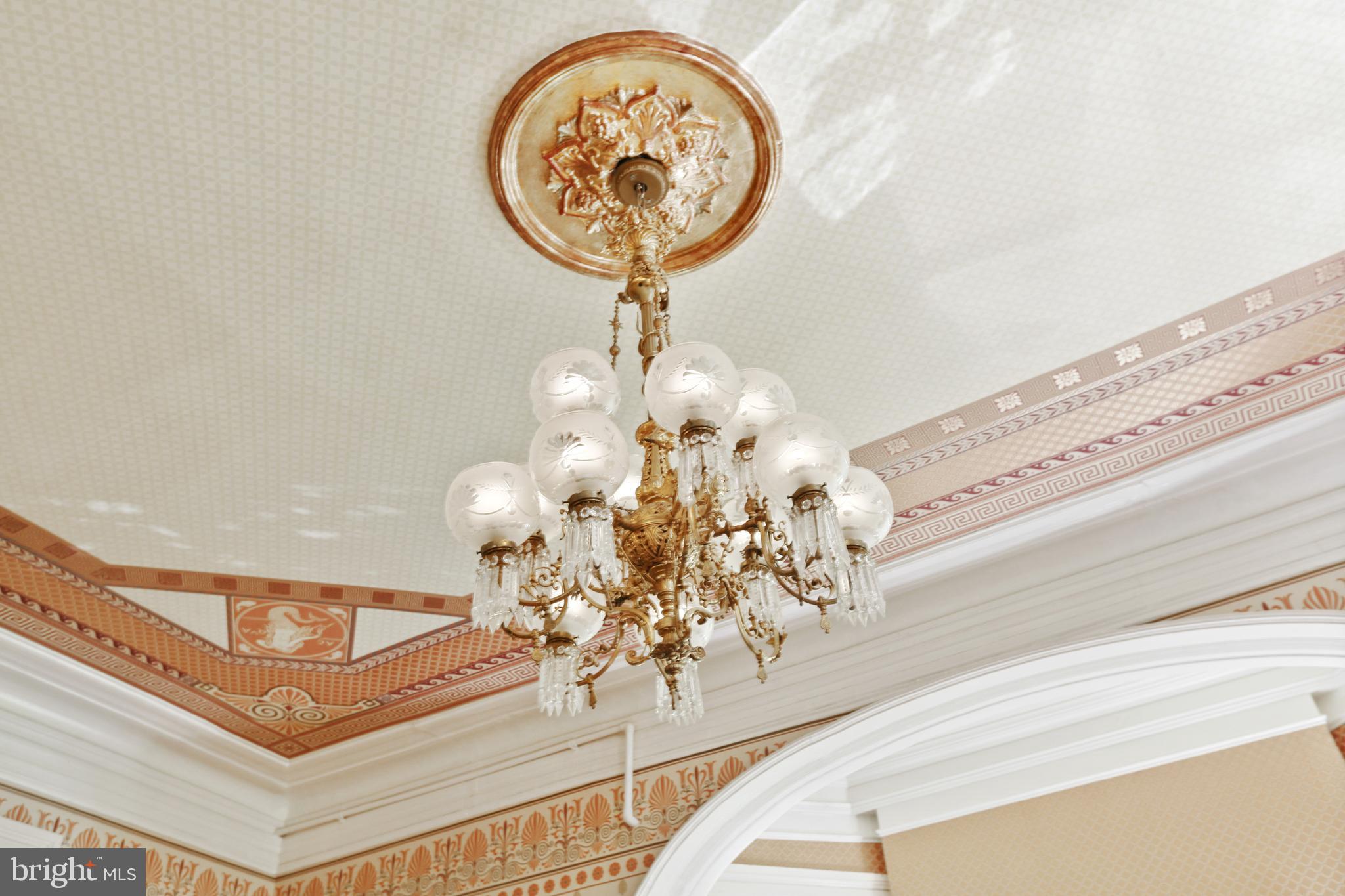 4 East Madison Street Baltimore, MD 21201 - Photo 10 of 52 Light Fixtures Convey