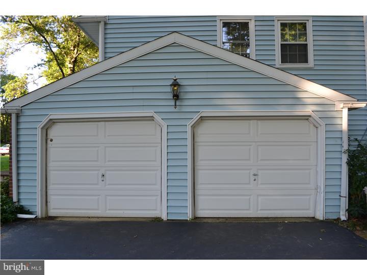 3847 Shelley Road Huntingdon Valley, PA 19006 - Photo 3 of 14 Garage