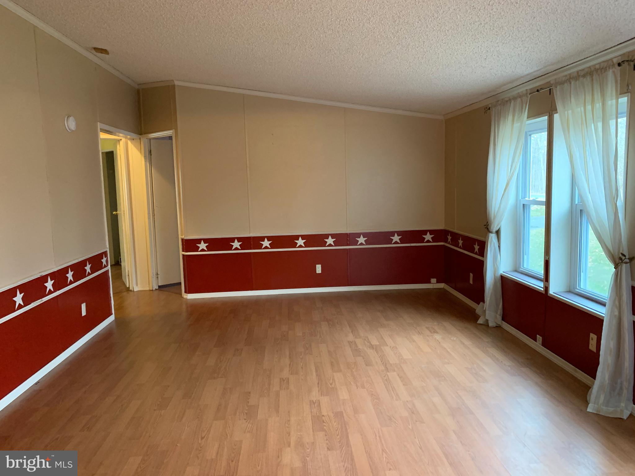 233 Short Kearneysville, WV 25430 - Photo 15 of 33 Lots of Natural Light plenty of room for furniture