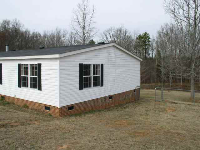 137 Lolly Road Gray Court, SC 29645 - Photo 2 of 23