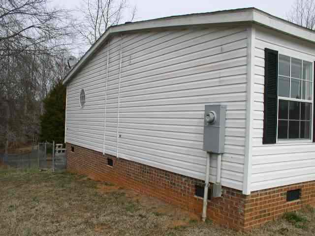 137 Lolly Road Gray Court, SC 29645 - Photo 6 of 23