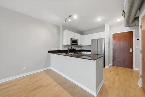 $449,000 | 1610 West Fullerton Avenue, Unit 403, Chicago, IL 60614