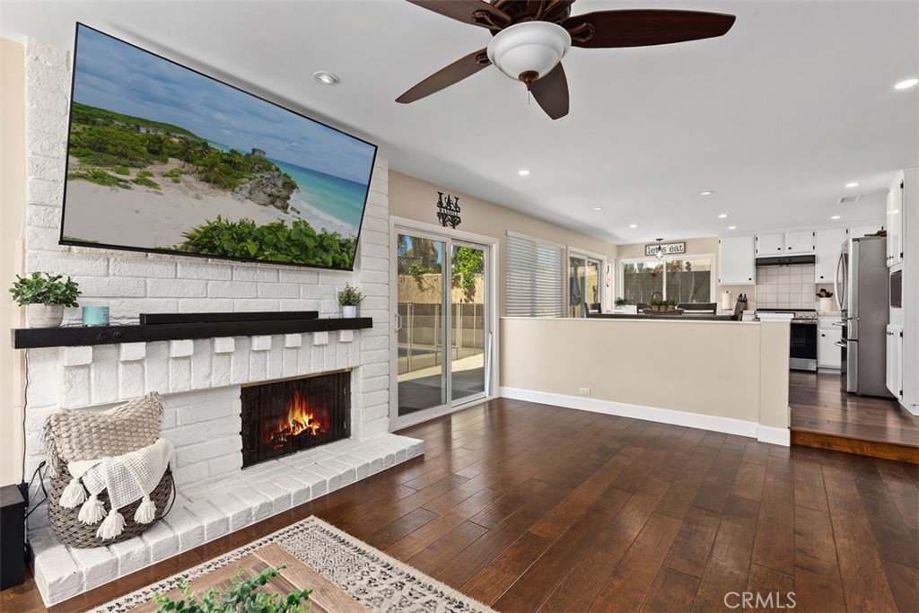 24711 Vía Del Rio Lake Forest, CA 92630 - Photo 13 of 41 Family room