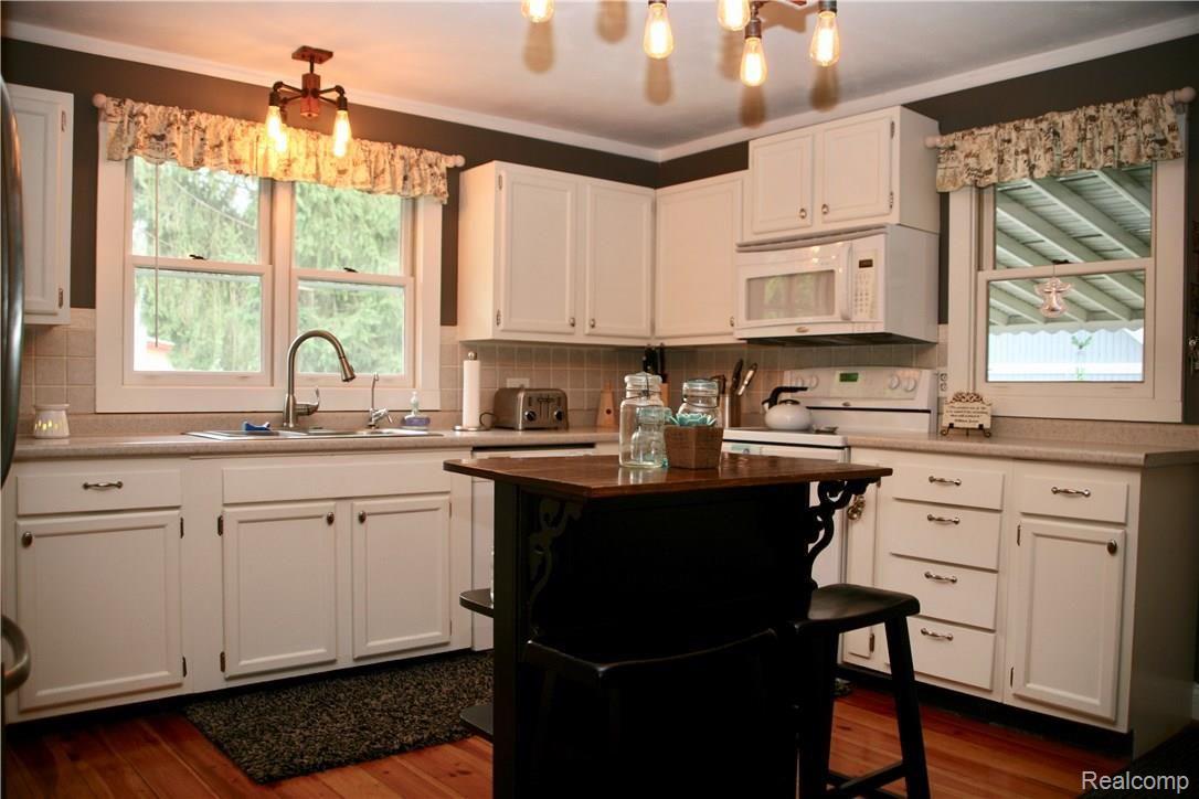 179 Pleasant Street Romeo, MI 48065 - Photo 11 of 29 fullsizeoutput_16d.jpeg