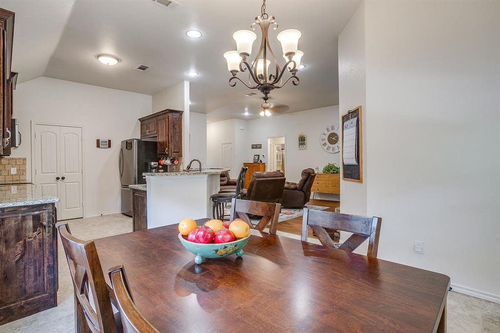 216 Lovers Path Drive Springtown, TX 76082 - Photo 7 of 31