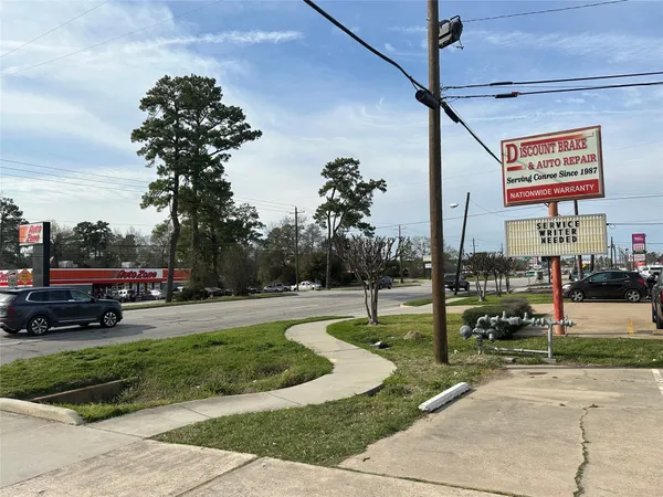 $550,000 | 1806 North Frazier Street, Conroe, TX 77301