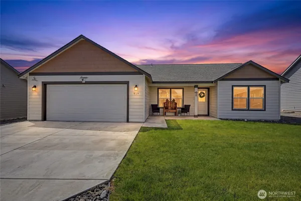$368,500 | 919 North Washington Street, Moses Lake, WA 98837