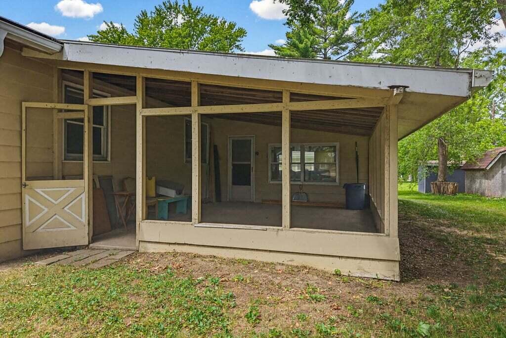325 Summer Street Delavan, WI 53115 - Photo 31 of 42 Screen porch