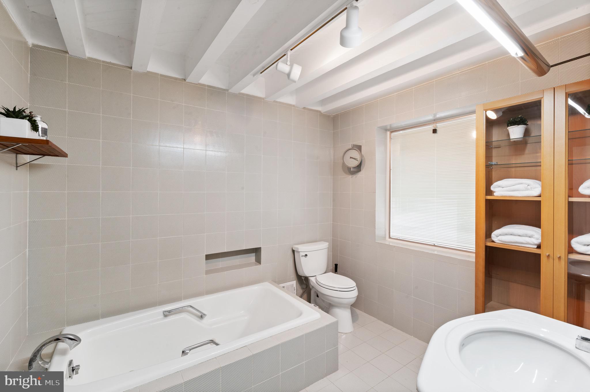 17 Kershaw Road Wallingford, PA 19086 - Photo 29 of 40 Master Bathroom