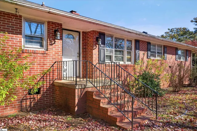 $355,000 | 114 Hillview Circle, Anderson, SC 29621