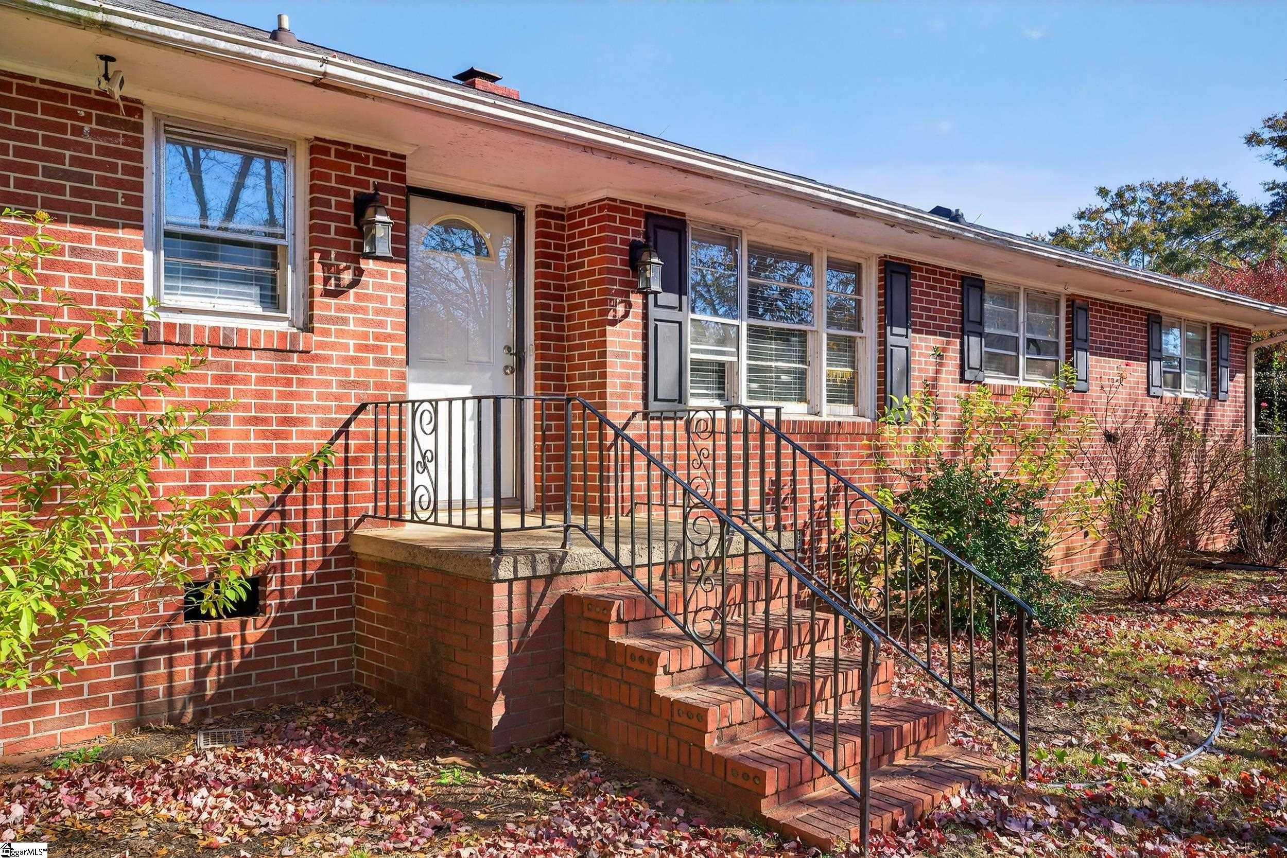 114 Hillview Circle Anderson, SC 29621 - Photo 2 of 39