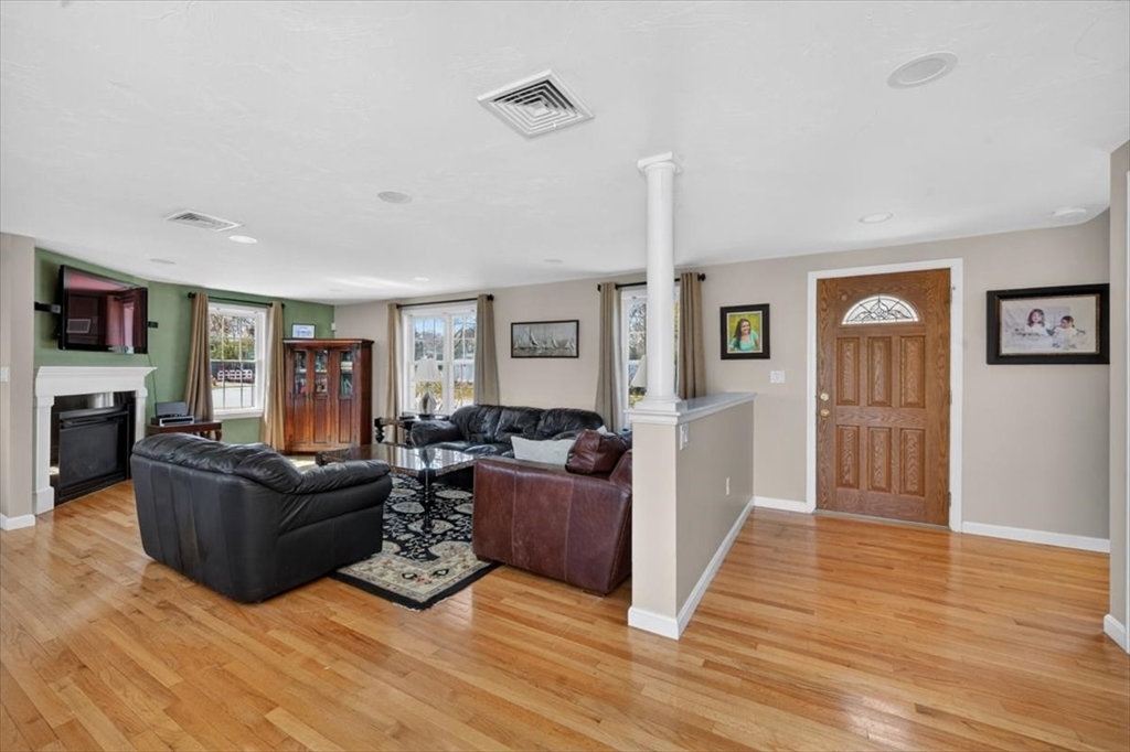 16 Rhodes Place, Unit 16 Hingham, MA 02043 - Photo 4 of 26