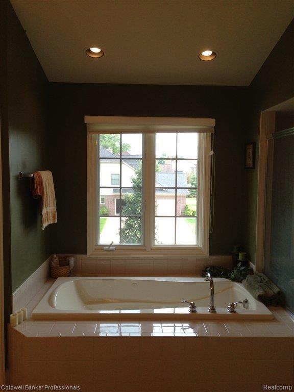 48358 Gladstone Road Canton, MI 48188 - Photo 23 of 31 Y-Master Bath.jpg