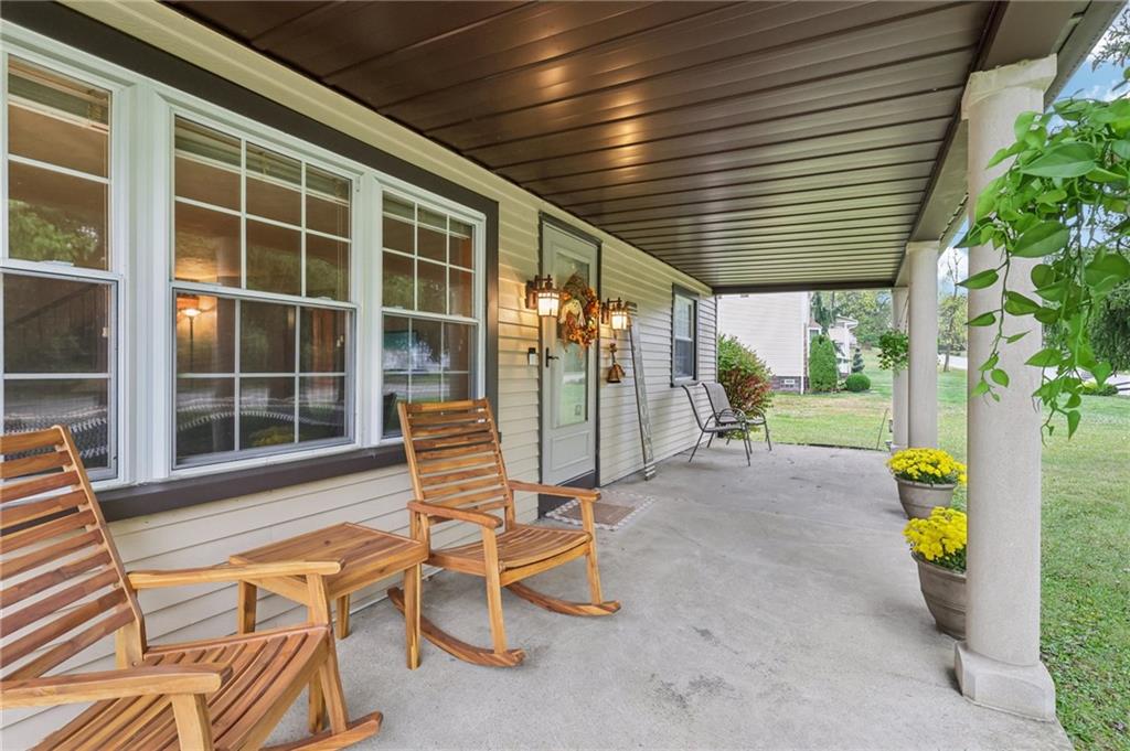 1426 Eastbrook Road New Castle, PA 16101 - Photo 4 of 50