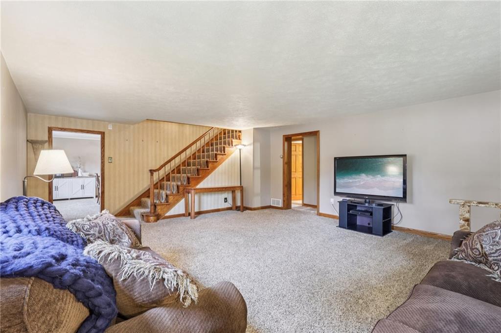 1426 Eastbrook Road New Castle, PA 16101 - Photo 9 of 50